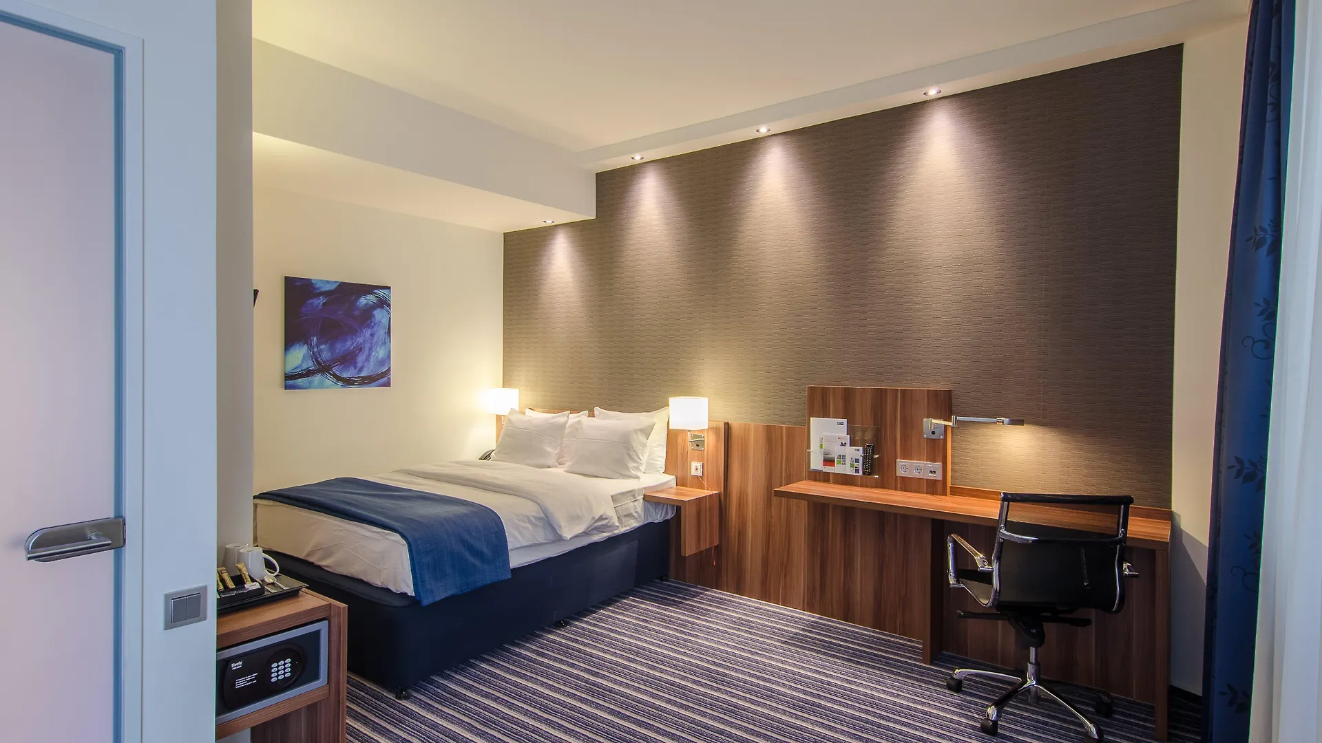 Holiday Inn Express Dusseldorf City Hotel