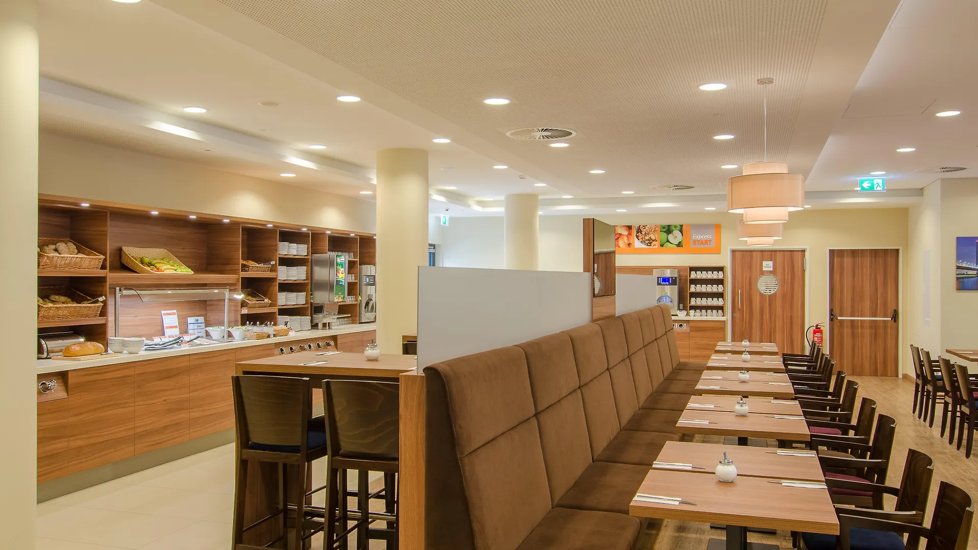 Holiday Inn Express Dusseldorf City 3*,  Germany